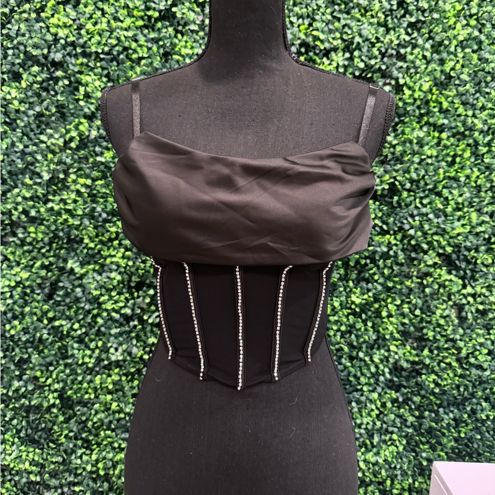 black crop top